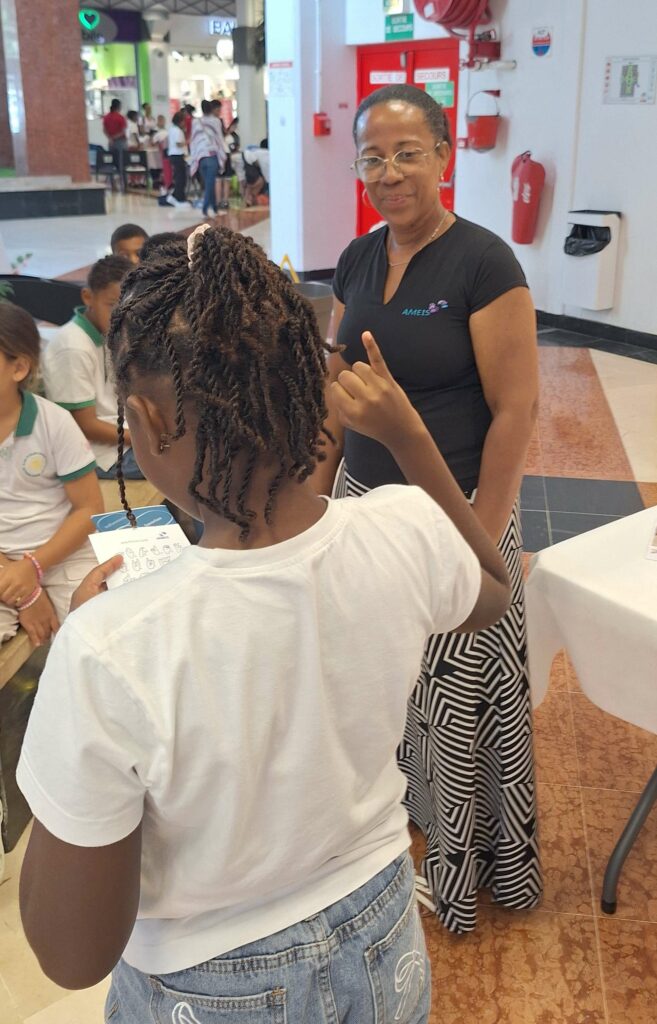 Atelier langue des signes sur les risques naturels de l'AMEIS : connaître les signes des risques naturels Atelier de Langue des signes françaises