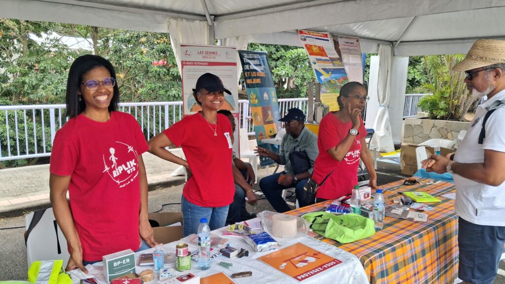Stand DEAL de sensibilisation aux risques naturels.